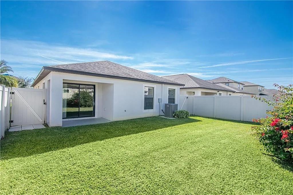 Listing photo id 20 for 10019 Newminster Loop