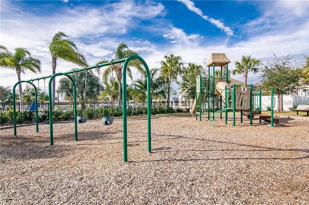 Listing photo id 25 for 10019 Newminster Loop