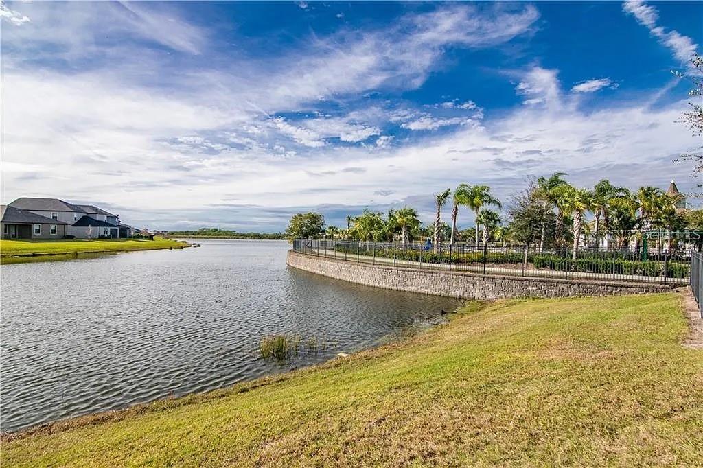 Listing photo id 26 for 10019 Newminster Loop