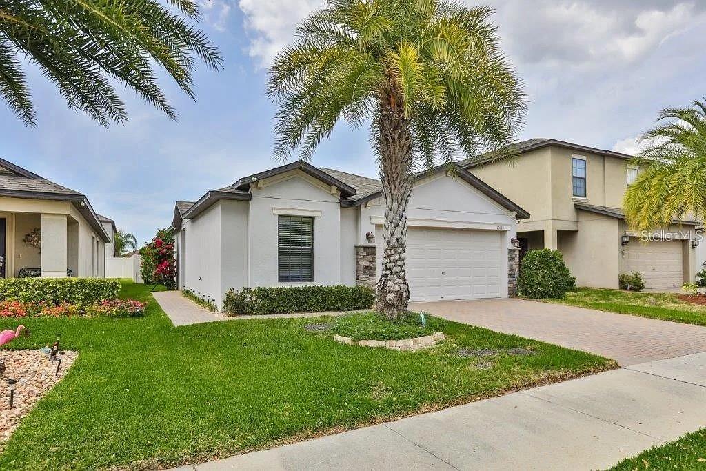 Listing photo id 28 for 10019 Newminster Loop