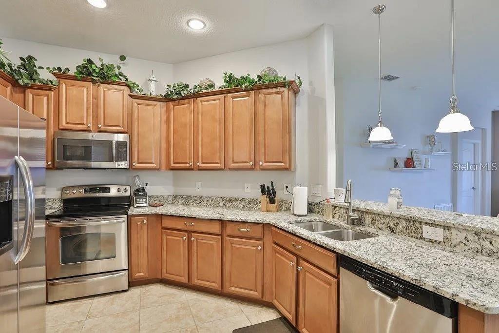 Listing photo id 30 for 10019 Newminster Loop