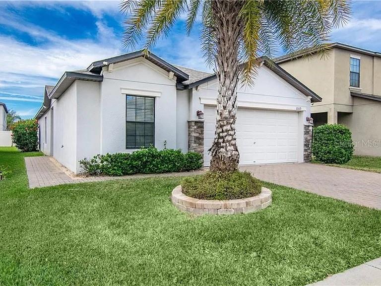 Listing photo id 4 for 10019 Newminster Loop