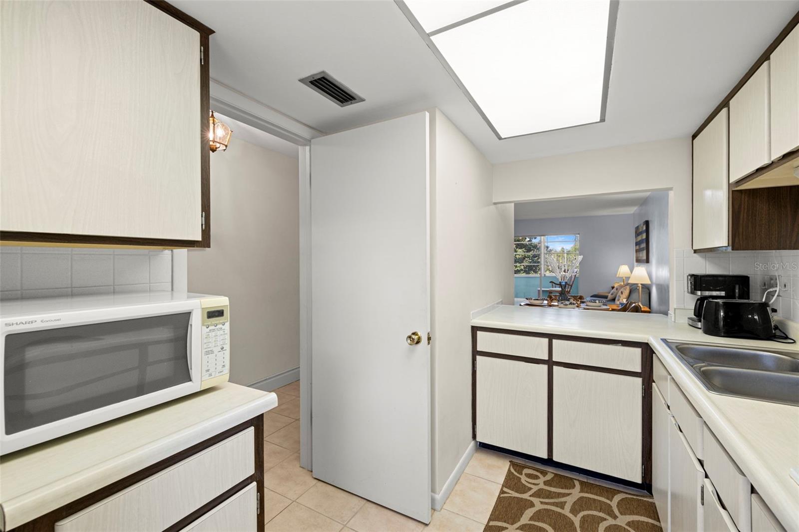 Image 15 of 38 For 100 Glennes Lane 207