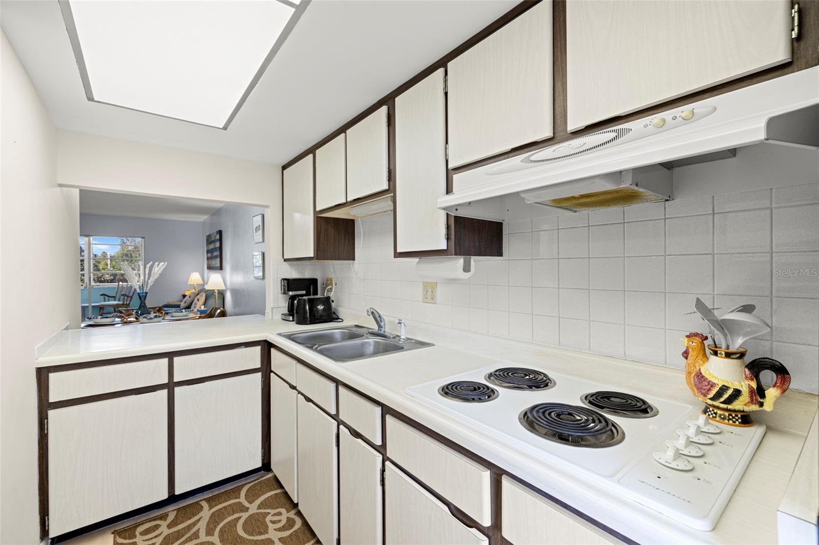 Image 16 of 38 For 100 Glennes Lane 207