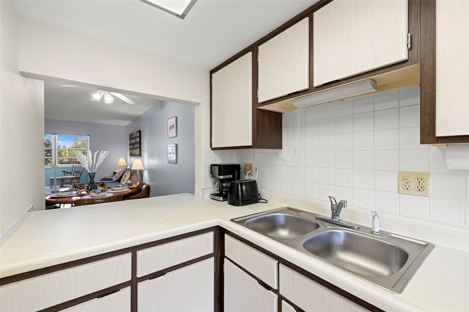 Image 17 of 38 For 100 Glennes Lane 207