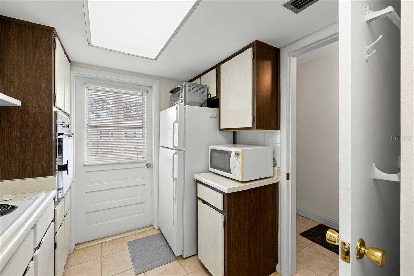 Image 18 of 38 For 100 Glennes Lane 207