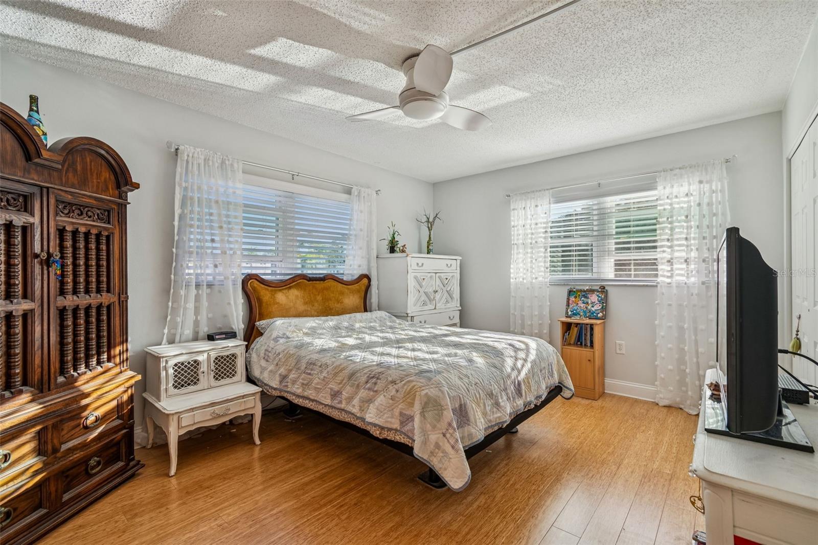 Image 11 of 39 For 946 Virginia Street 201