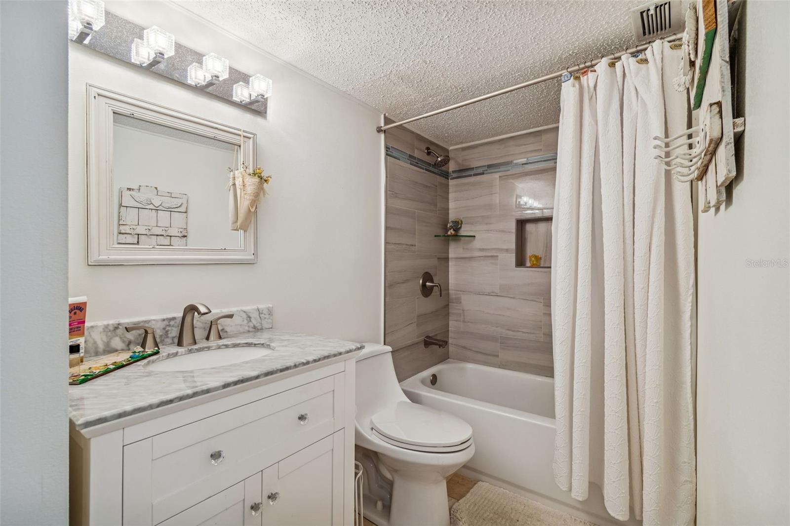 Image 18 of 39 For 946 Virginia Street 201