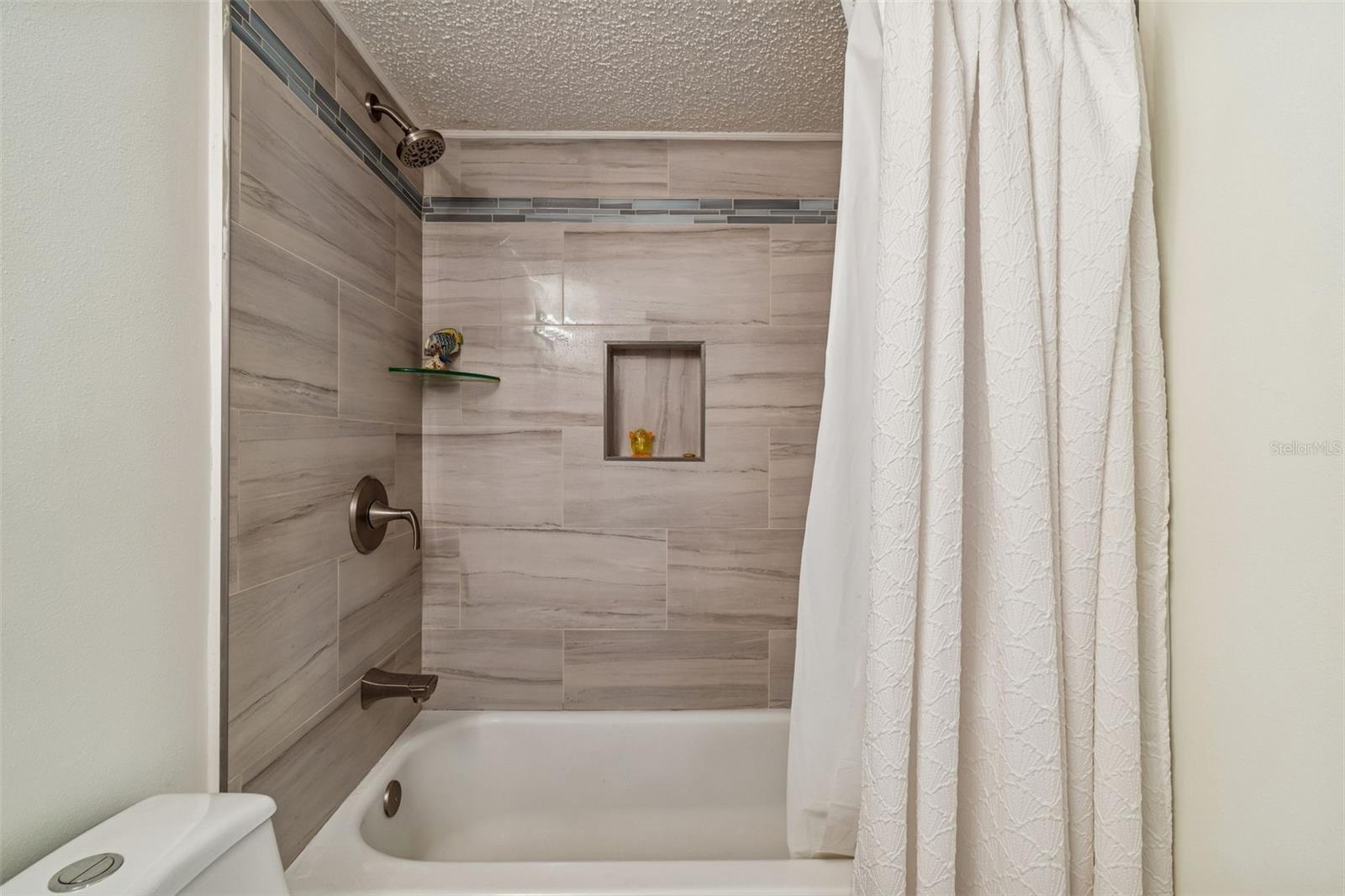 Image 19 of 39 For 946 Virginia Street 201