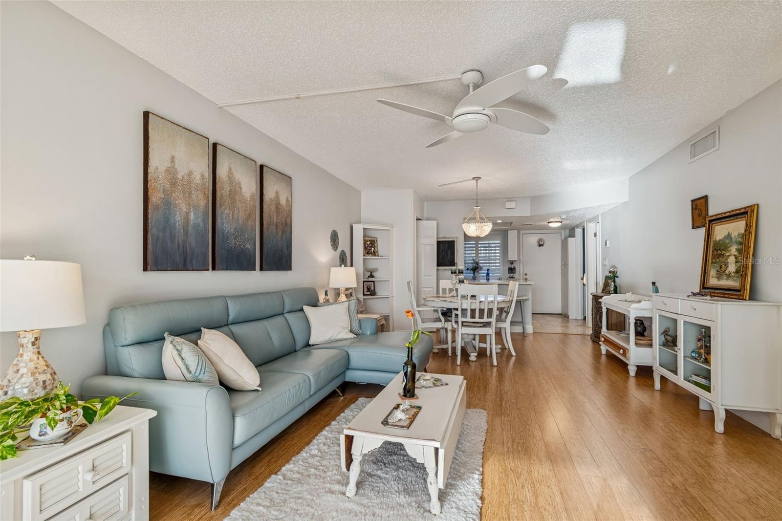 Image 9 of 39 For 946 Virginia Street 201