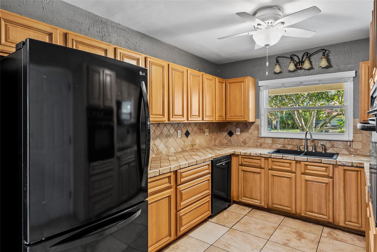 Image 5 of 17 For 546 Forest Parkway E