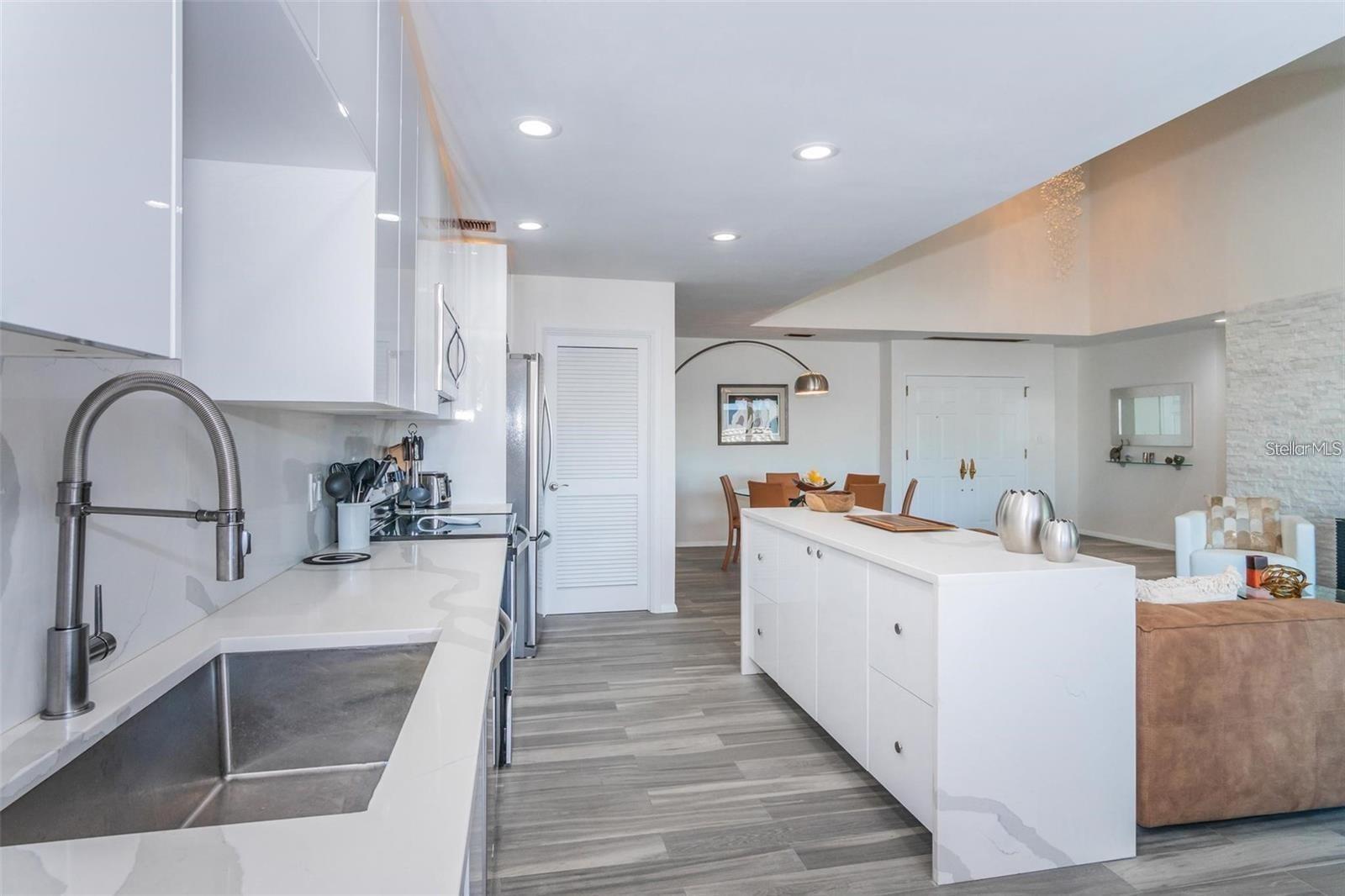 Image 10 of 31 For 1645 Snow Circle 205