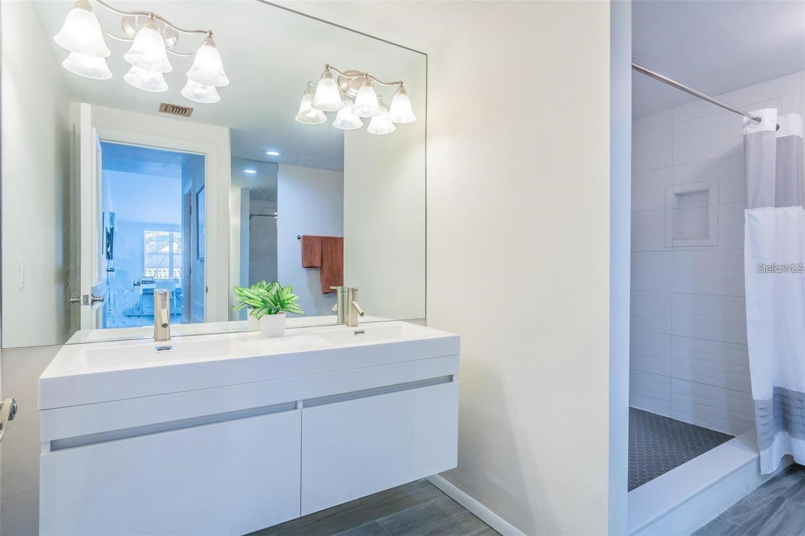 Image 15 of 31 For 1645 Snow Circle 205