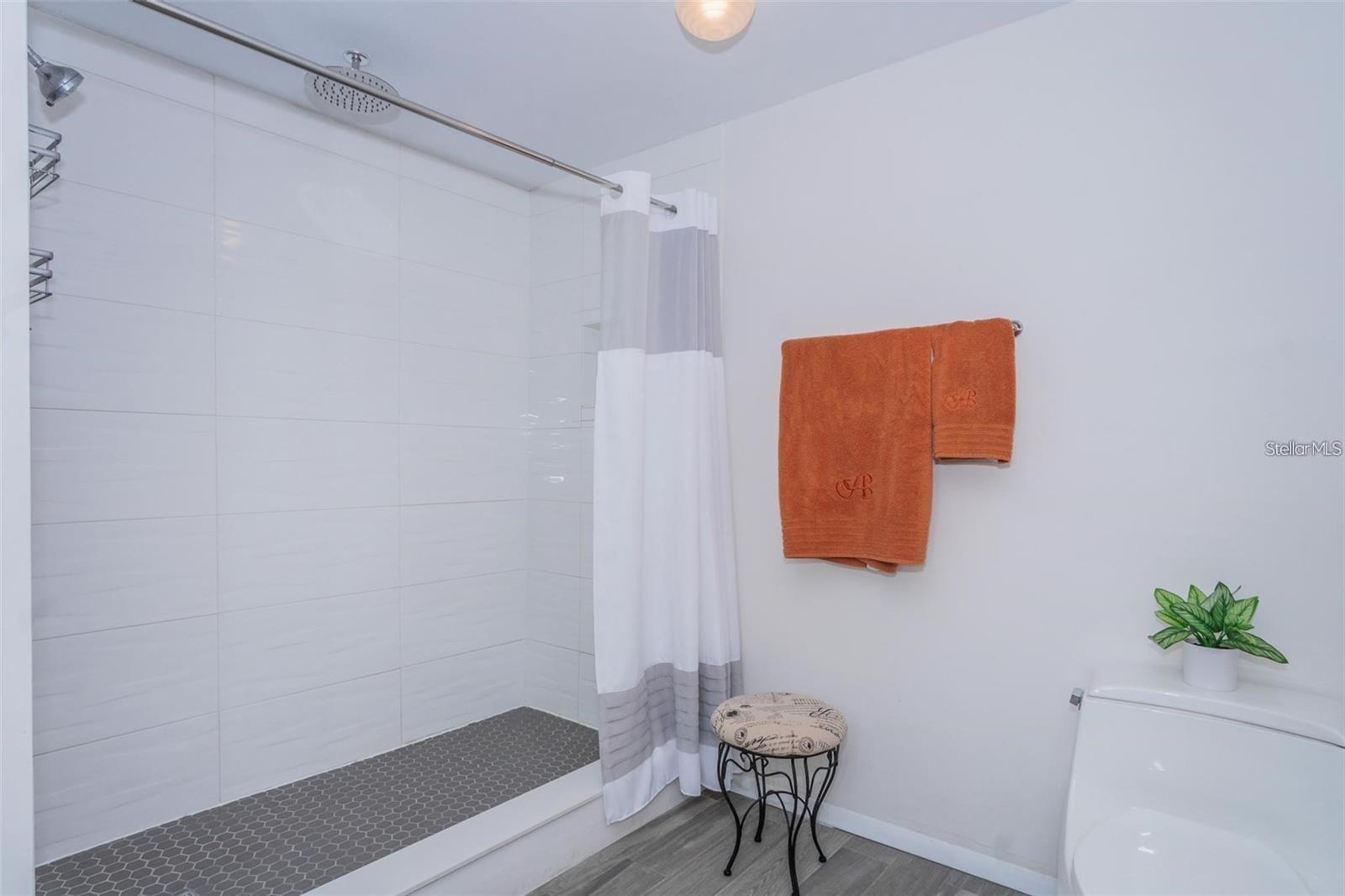 Image 17 of 31 For 1645 Snow Circle 205