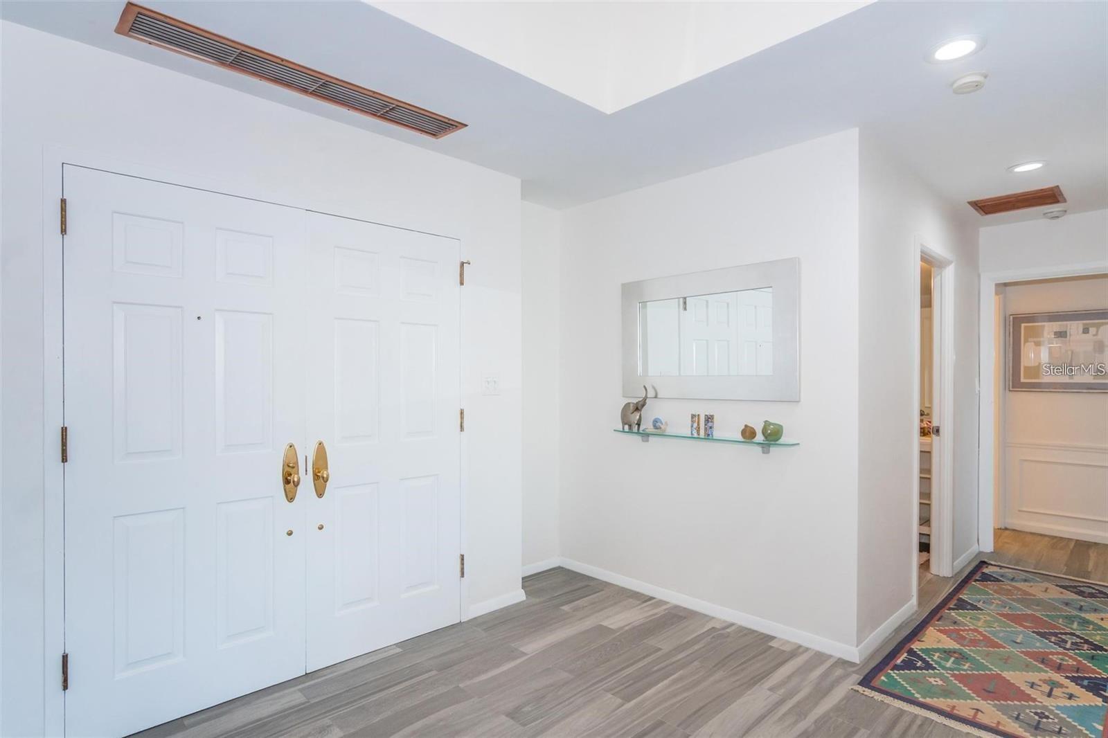 Image 3 of 31 For 1645 Snow Circle 205