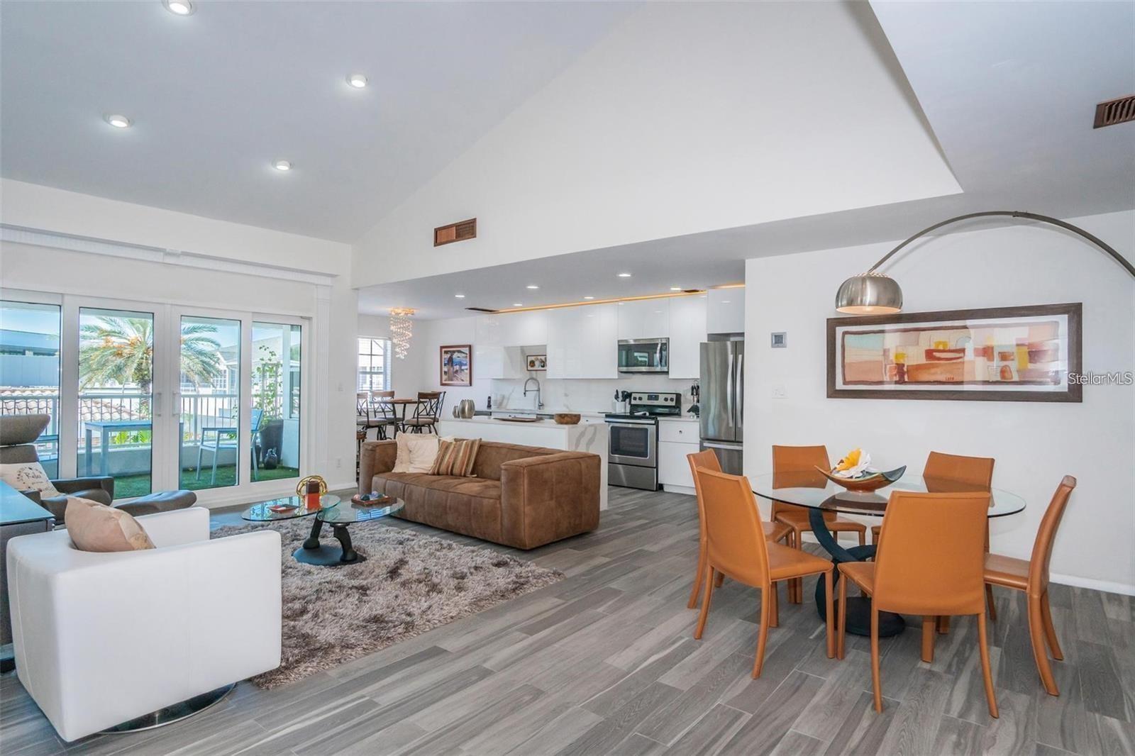 Image 5 of 31 For 1645 Snow Circle 205