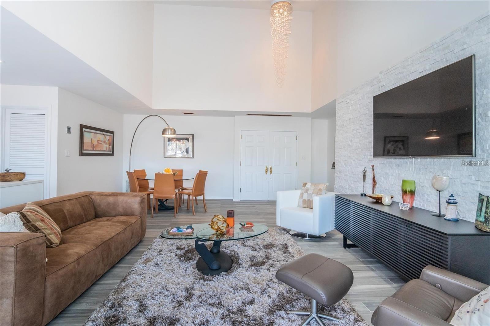 Image 7 of 31 For 1645 Snow Circle 205