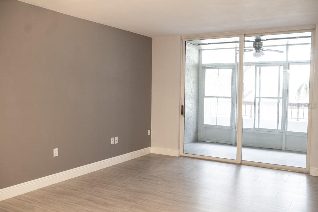 Image 15 of 21 For 2333 Feather Sound Drive A203