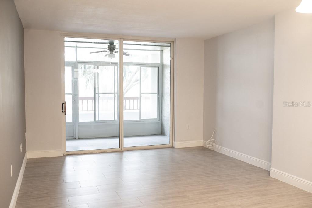 Image 16 of 21 For 2333 Feather Sound Drive A203