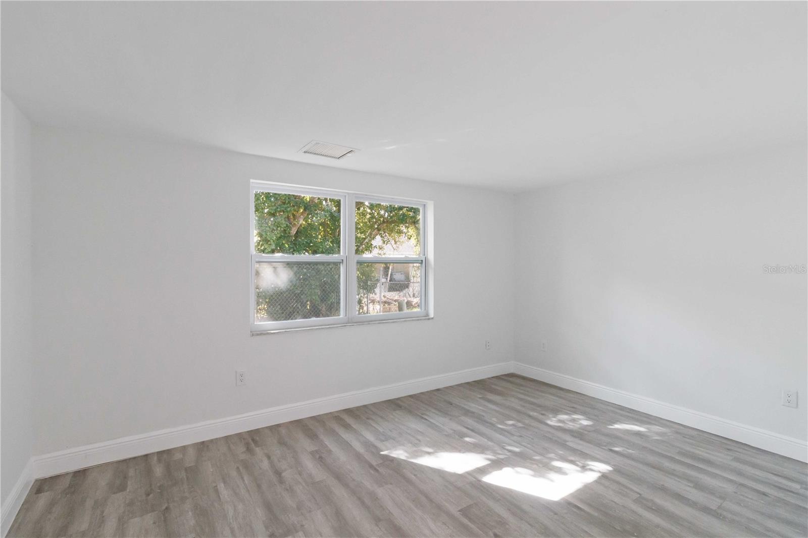 Image 19 of 31 For 8026 Hunters Whip Row Circle