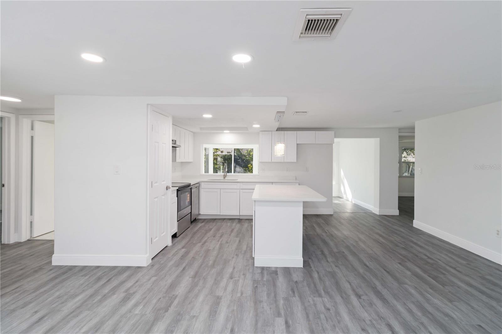 Image 6 of 31 For 8026 Hunters Whip Row Circle