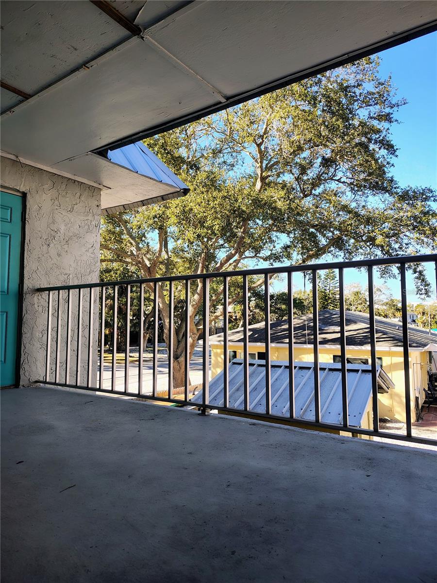 Image 8 of 10 For 705 1st Street 4