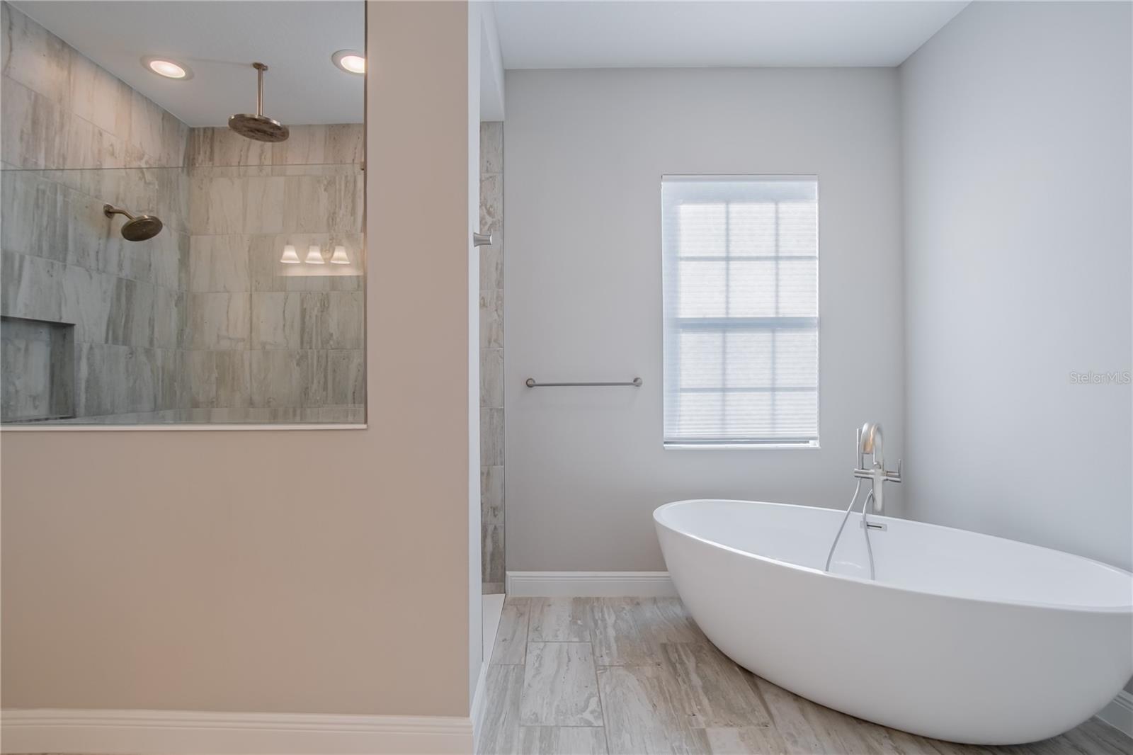 Image 19 of 59 For 10304 Meadowrun Drive