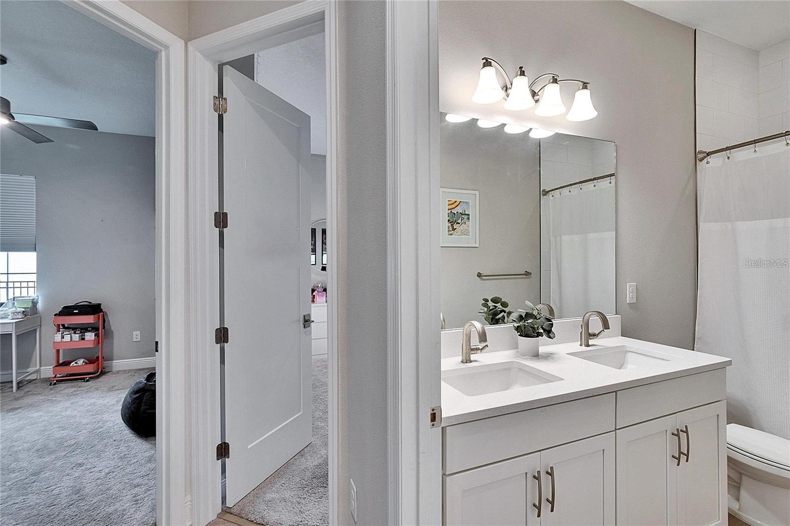 Image 26 of 59 For 10304 Meadowrun Drive