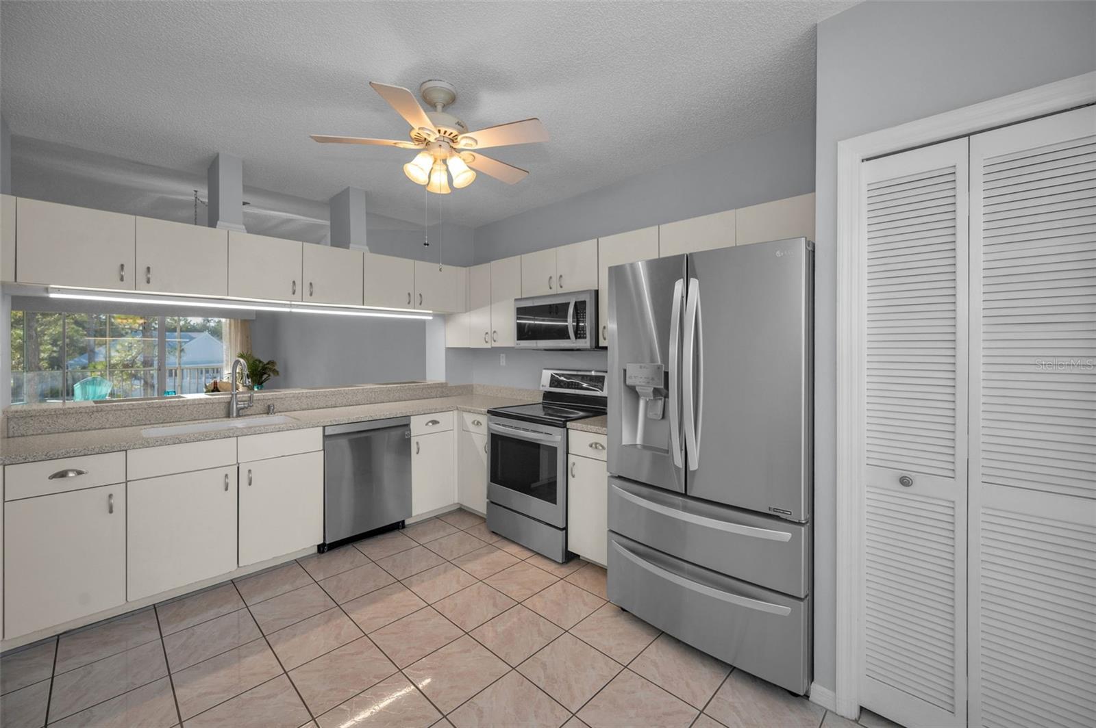 Image 20 of 85 For 11620 Shipwatch Drive 1423