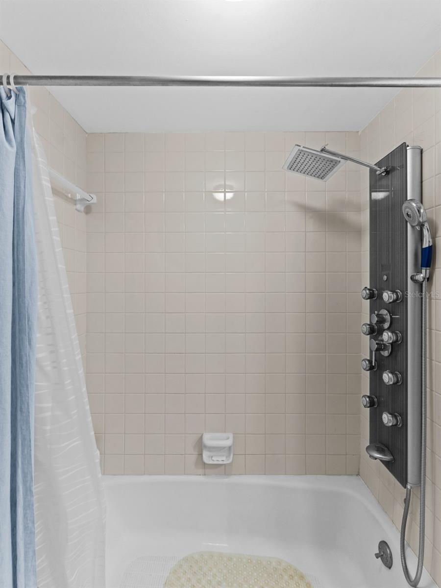 Image 21 of 34 For 7100 Sunshine Skyway Lane S 503