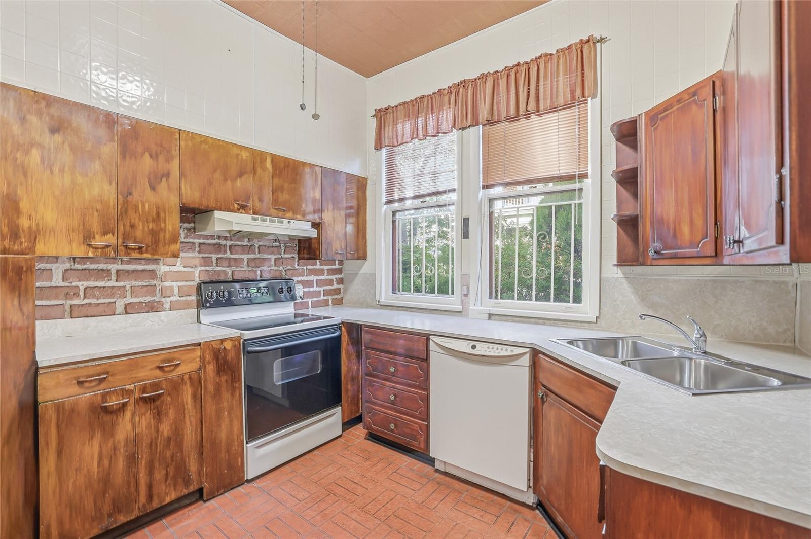 Image 18 of 53 For 840 Boulevard