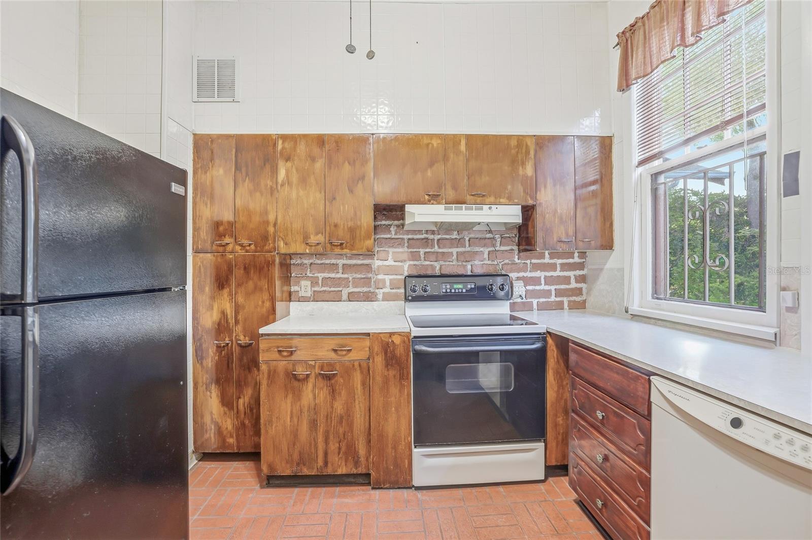 Image 19 of 53 For 840 Boulevard