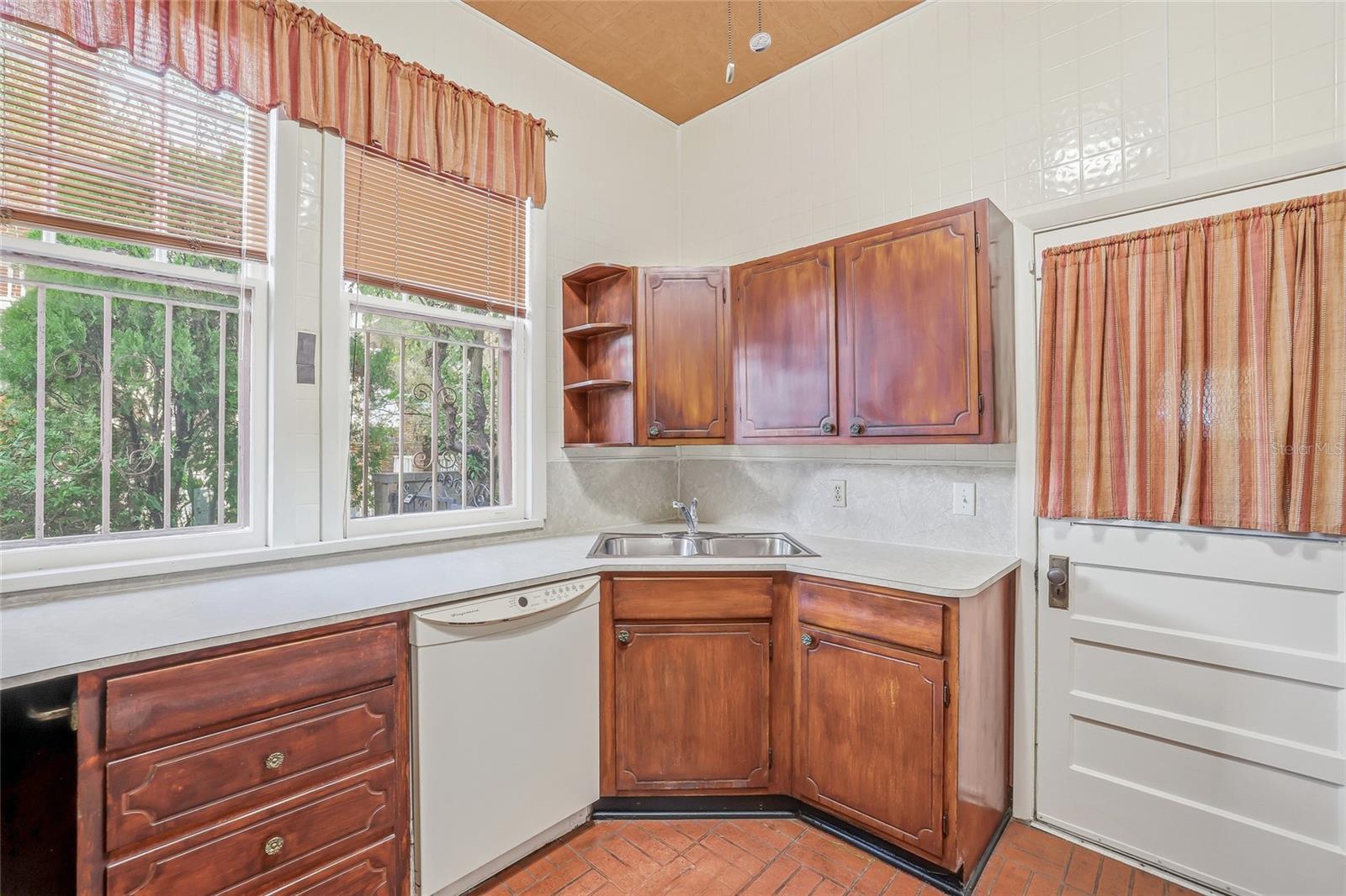 Image 20 of 53 For 840 Boulevard