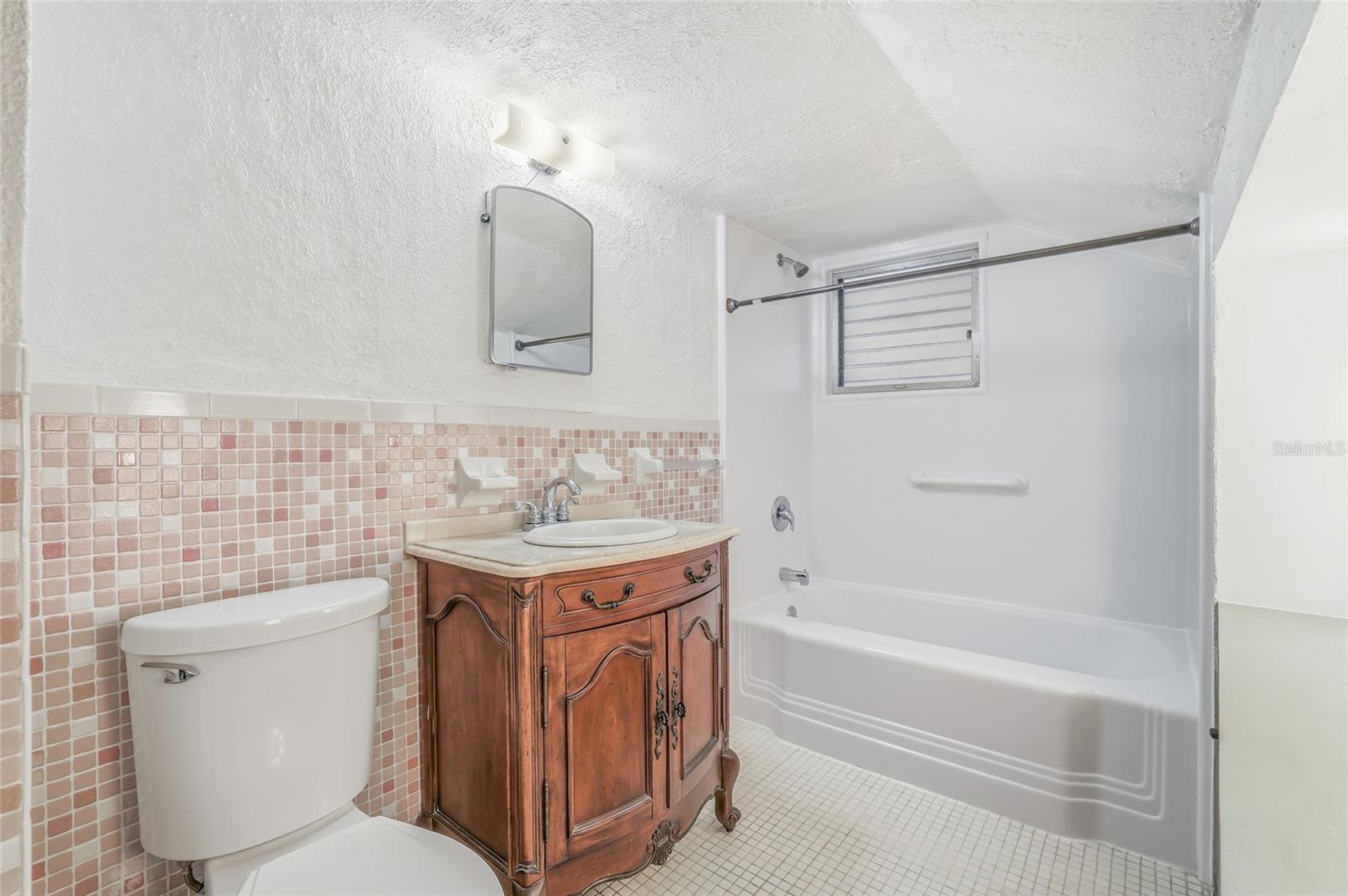 Image 32 of 53 For 840 Boulevard