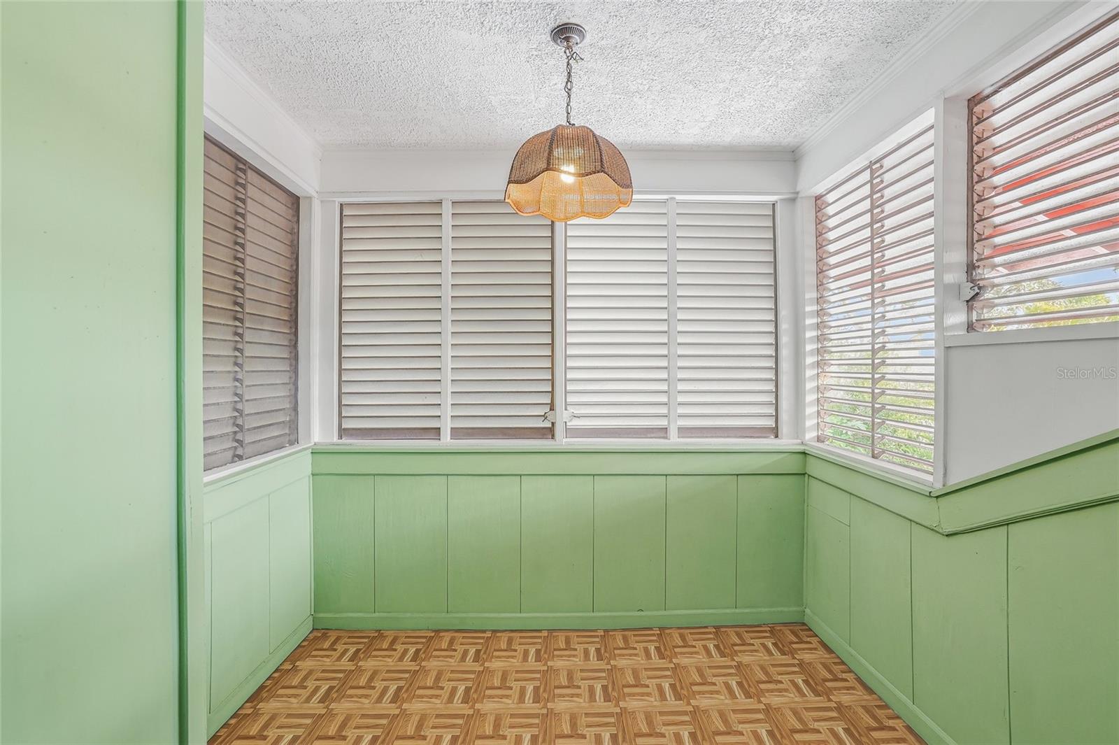 Image 34 of 53 For 840 Boulevard