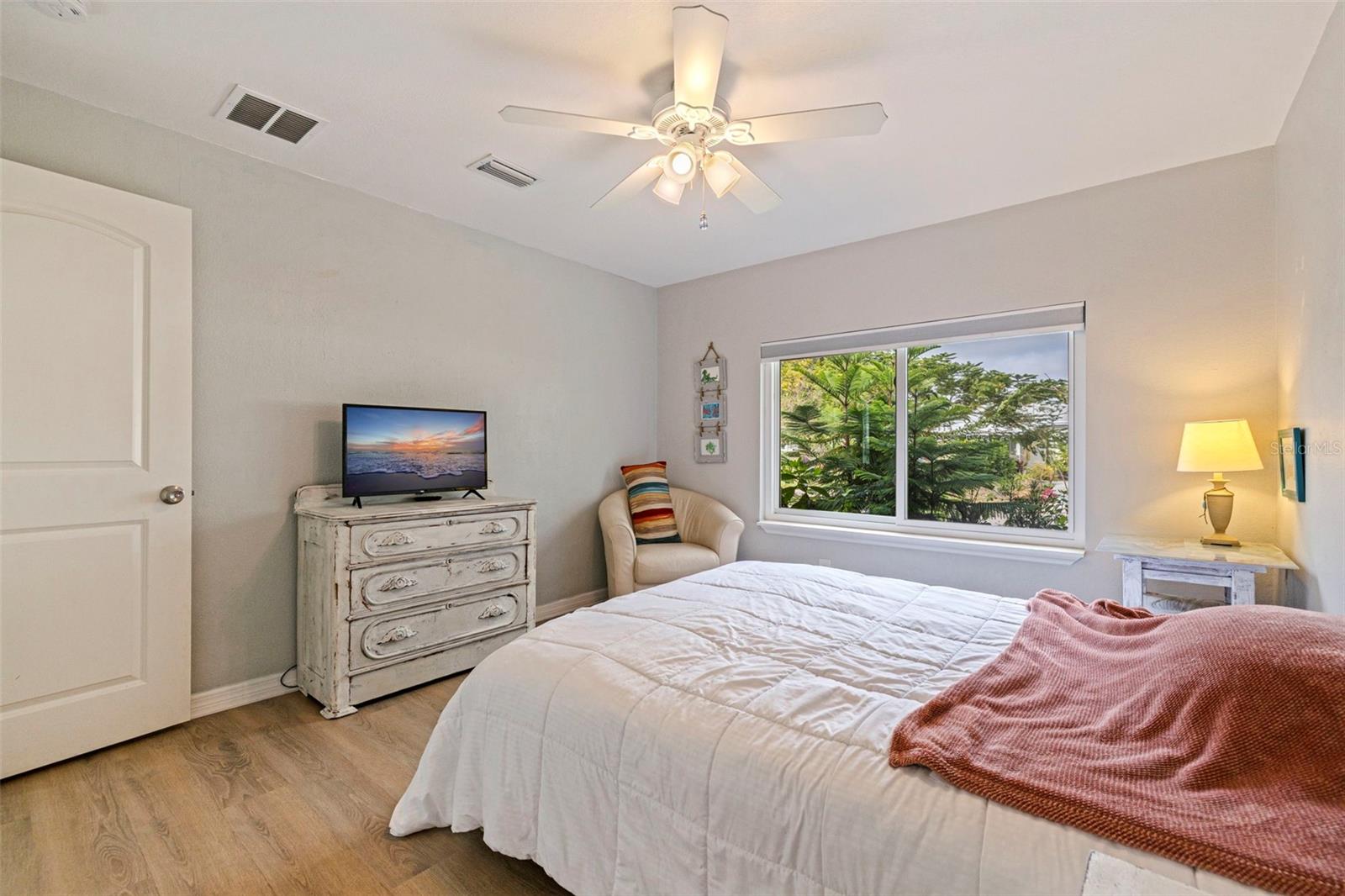 Image 15 of 36 For 1140 49th Avenue N