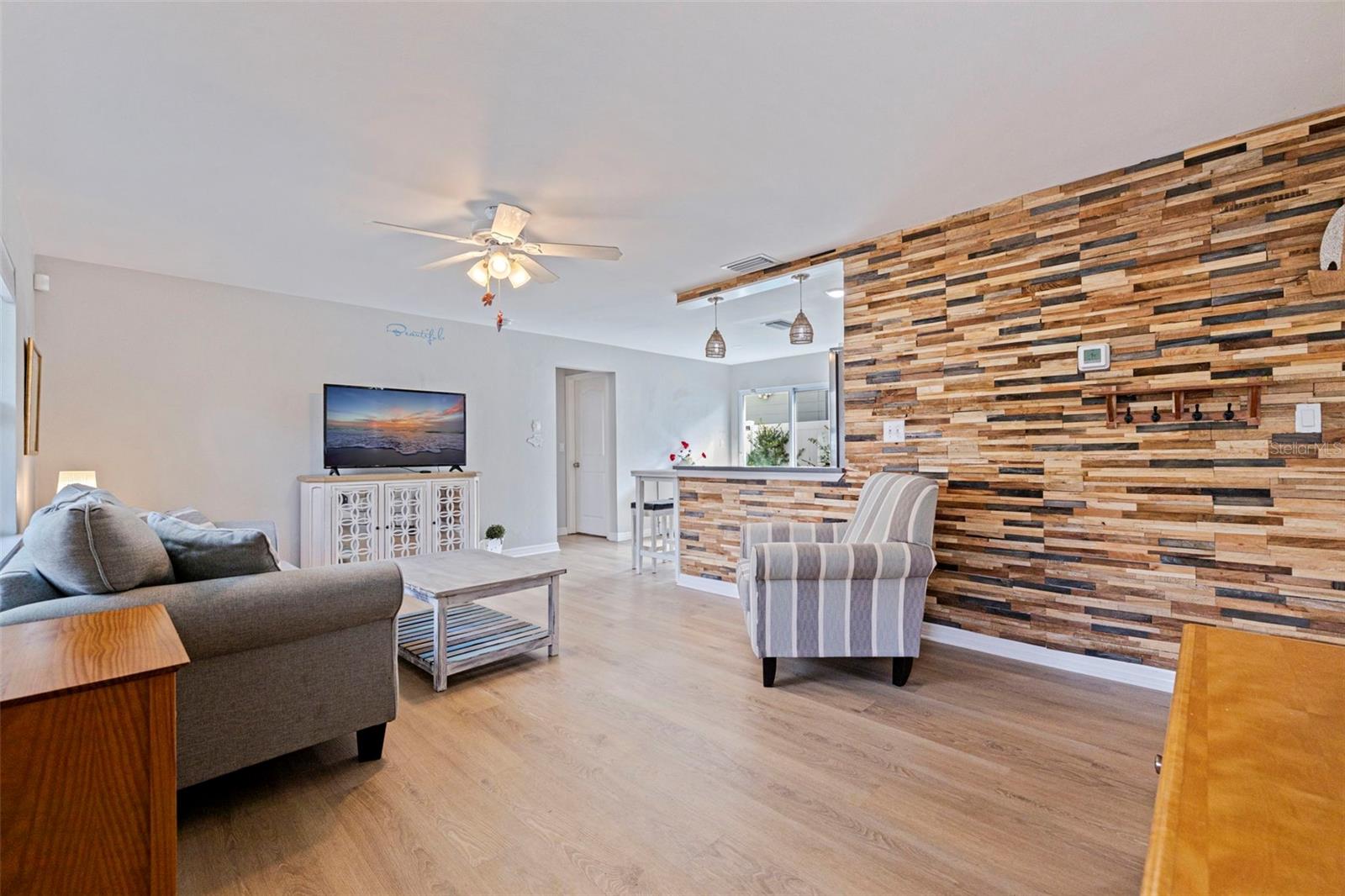 Image 4 of 36 For 1140 49th Avenue N