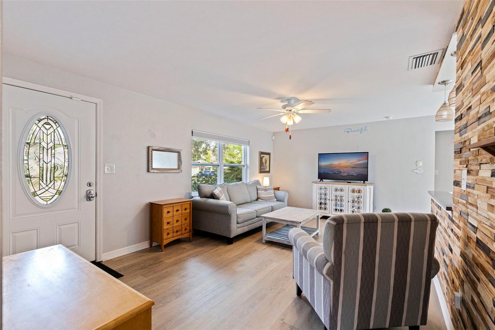 Image 5 of 36 For 1140 49th Avenue N