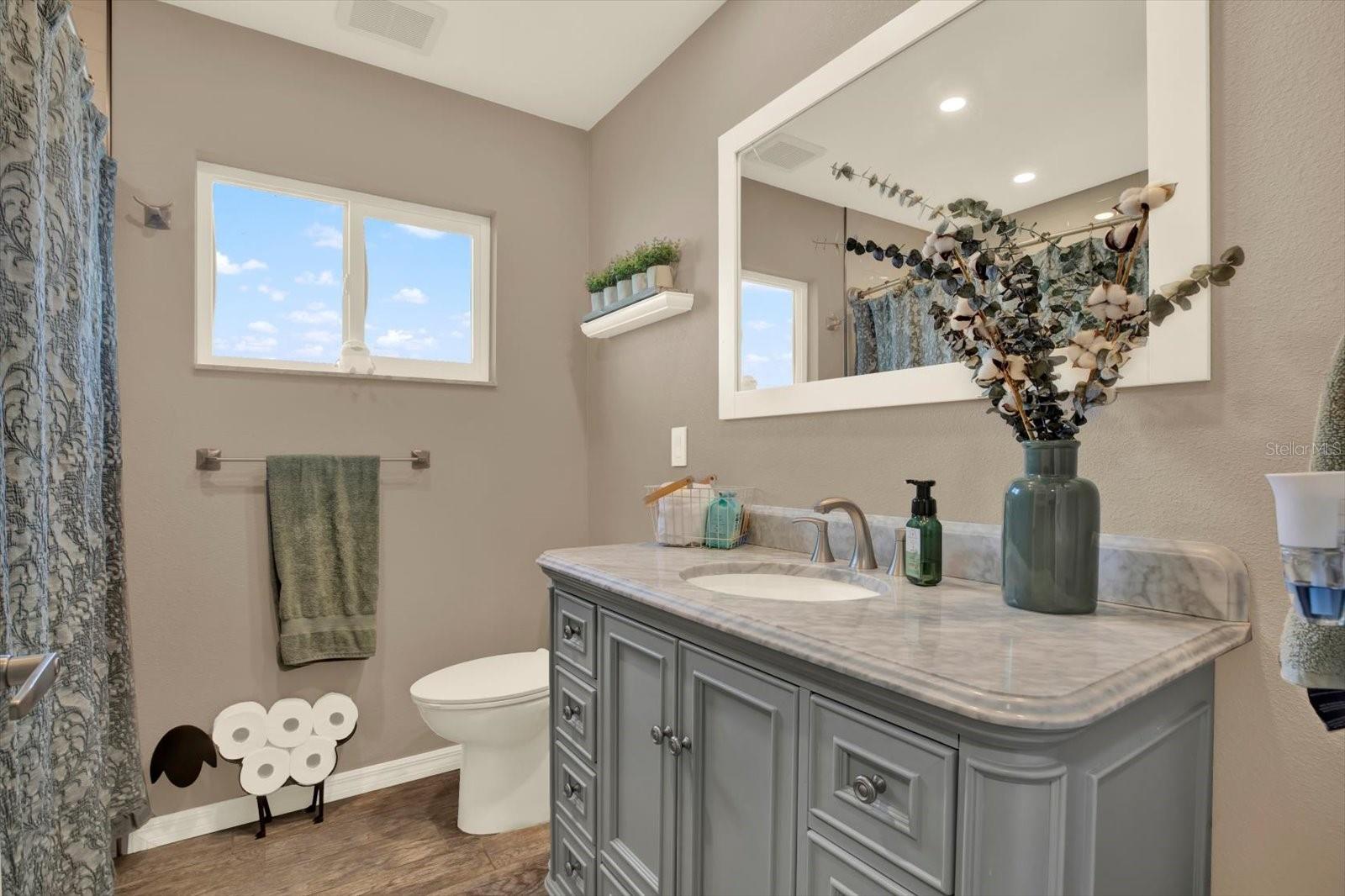 Image 22 of 33 For 11202 91st Avenue