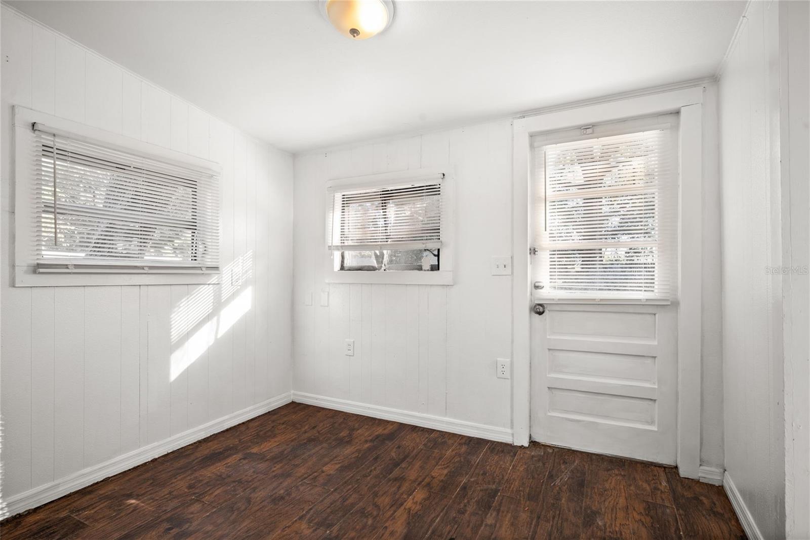 Image 13 of 18 For 211 Cluster Avenue