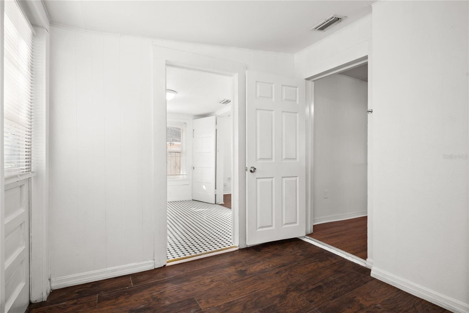 Image 14 of 18 For 211 Cluster Avenue