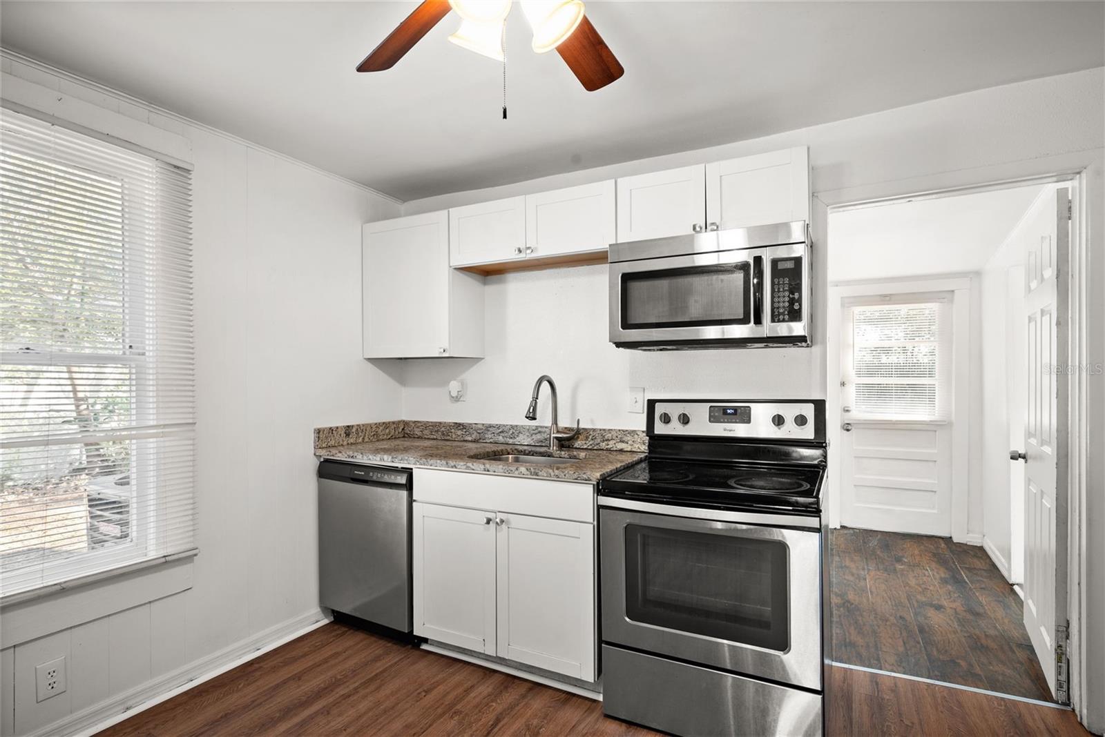 Image 3 of 18 For 211 Cluster Avenue