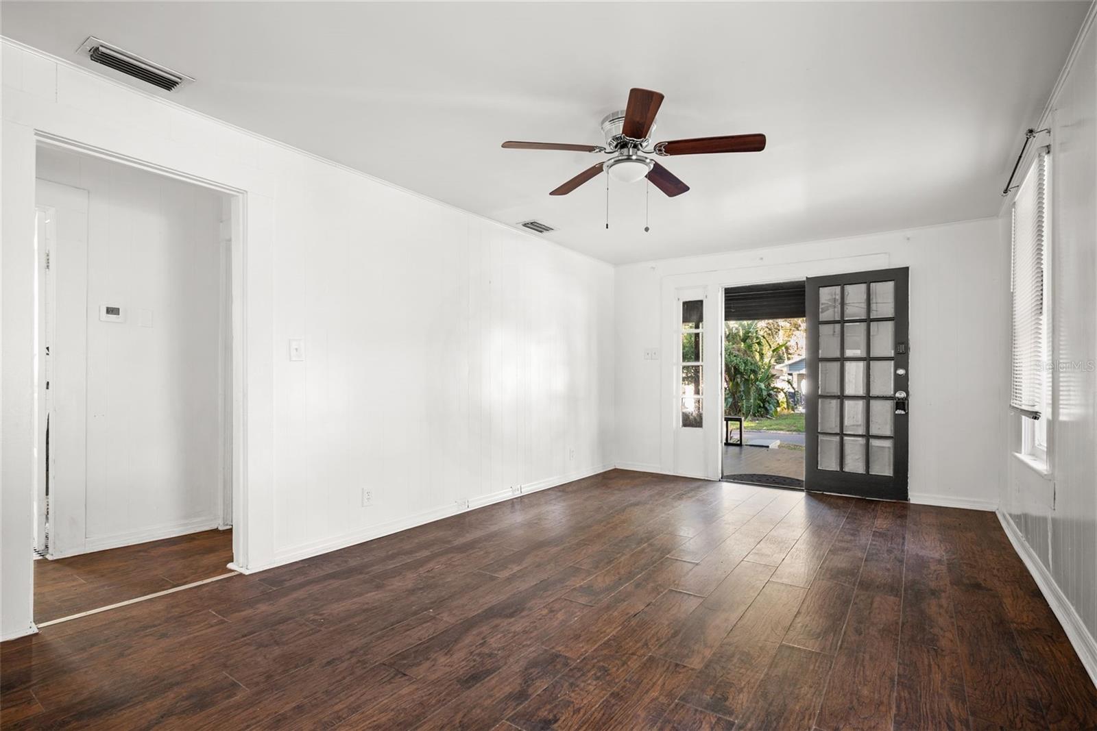 Image 5 of 18 For 211 Cluster Avenue