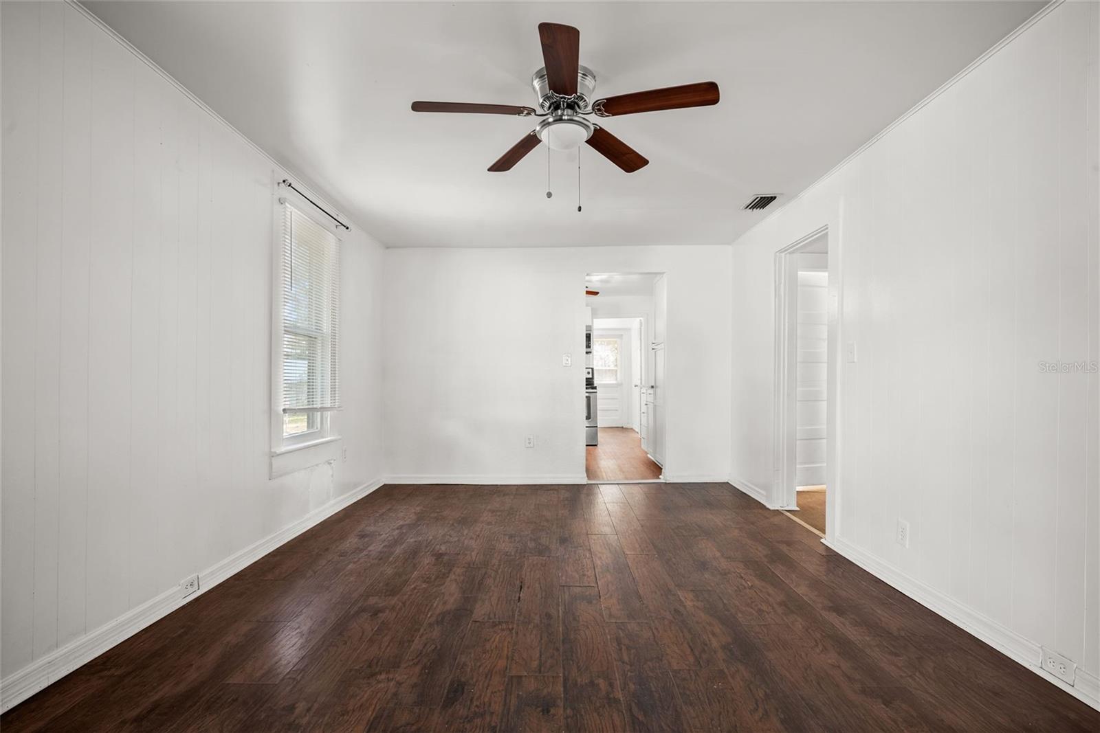 Image 7 of 18 For 211 Cluster Avenue