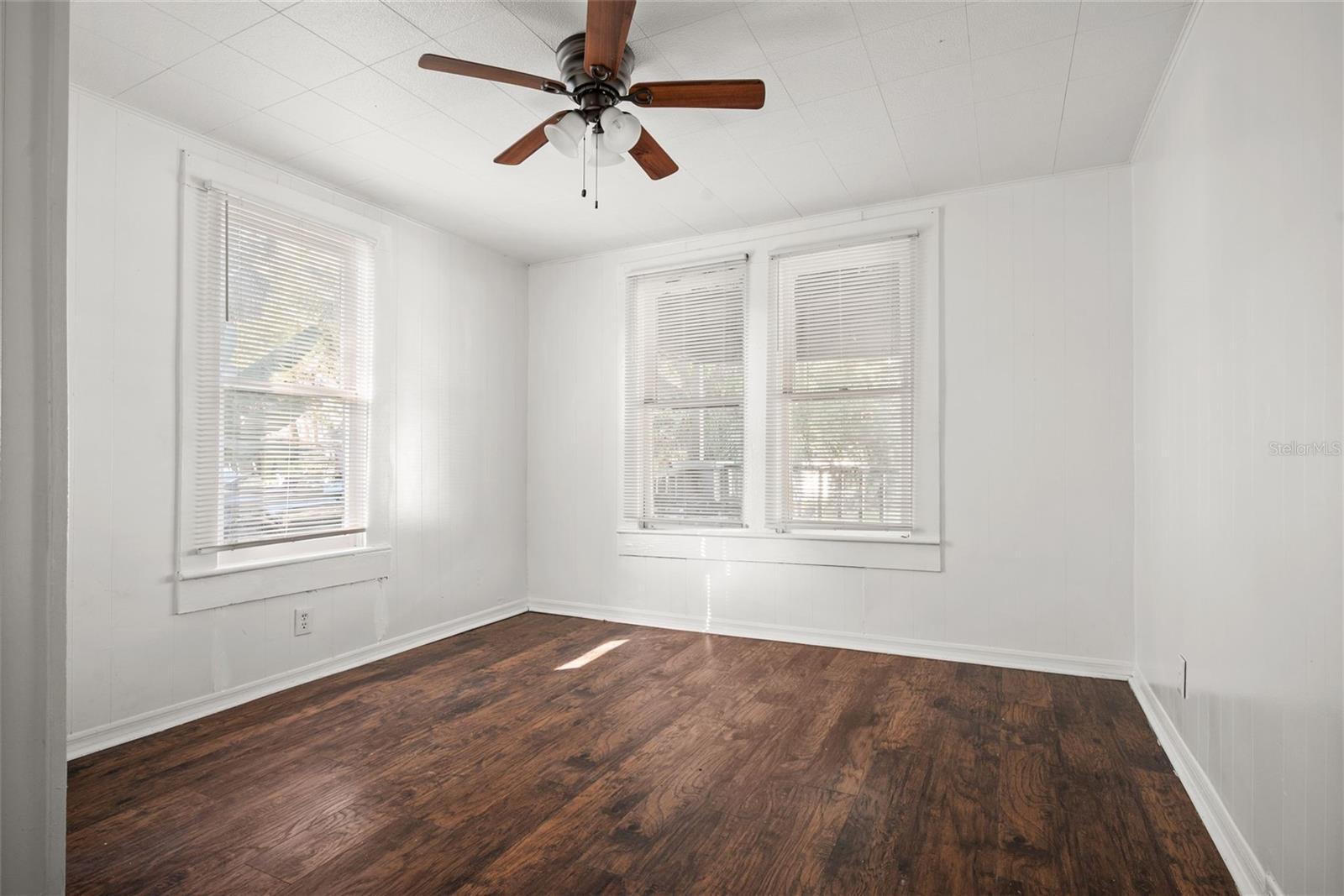 Image 8 of 18 For 211 Cluster Avenue