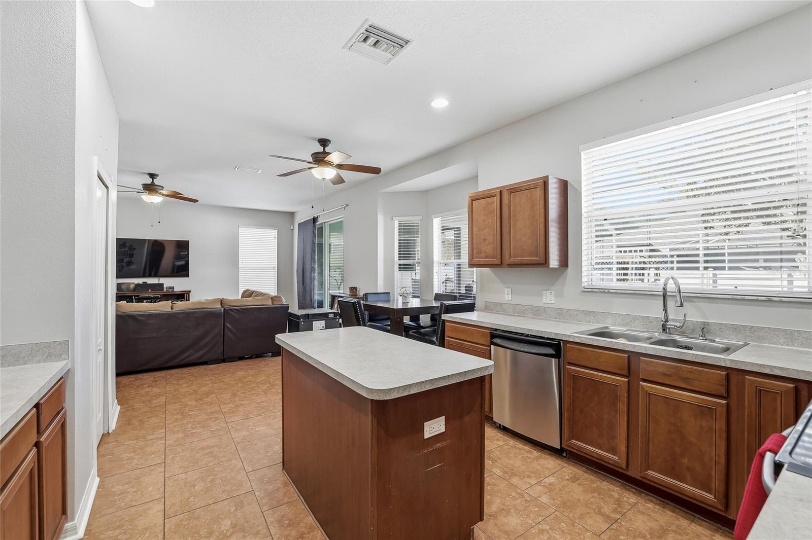 Image 18 of 42 For 10130 Coldwater Loop