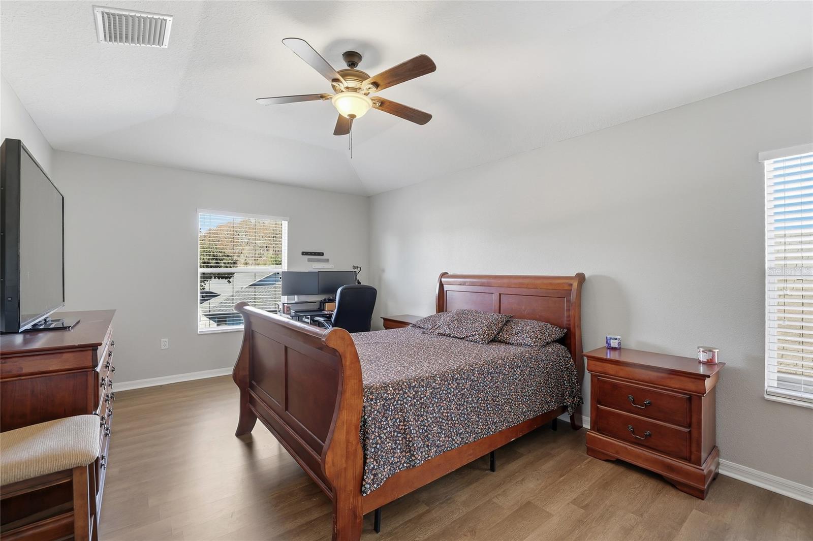 Image 22 of 42 For 10130 Coldwater Loop