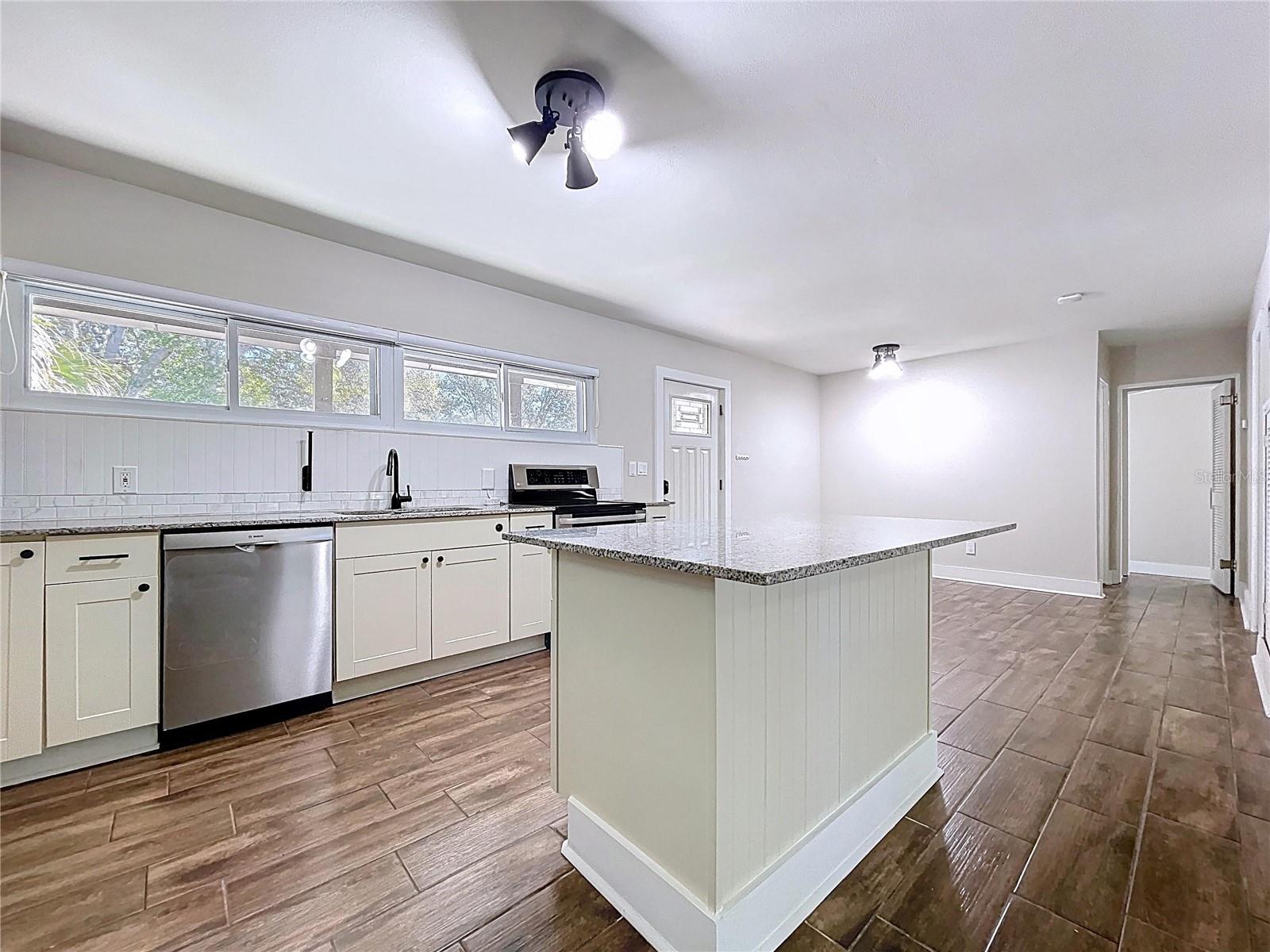 Image 6 of 56 For 5808 Woodrow Wilson Boulevard Ne