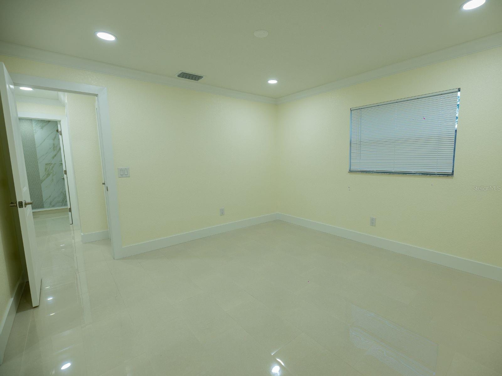 Image 19 of 29 For 1711 Ironwood Court E