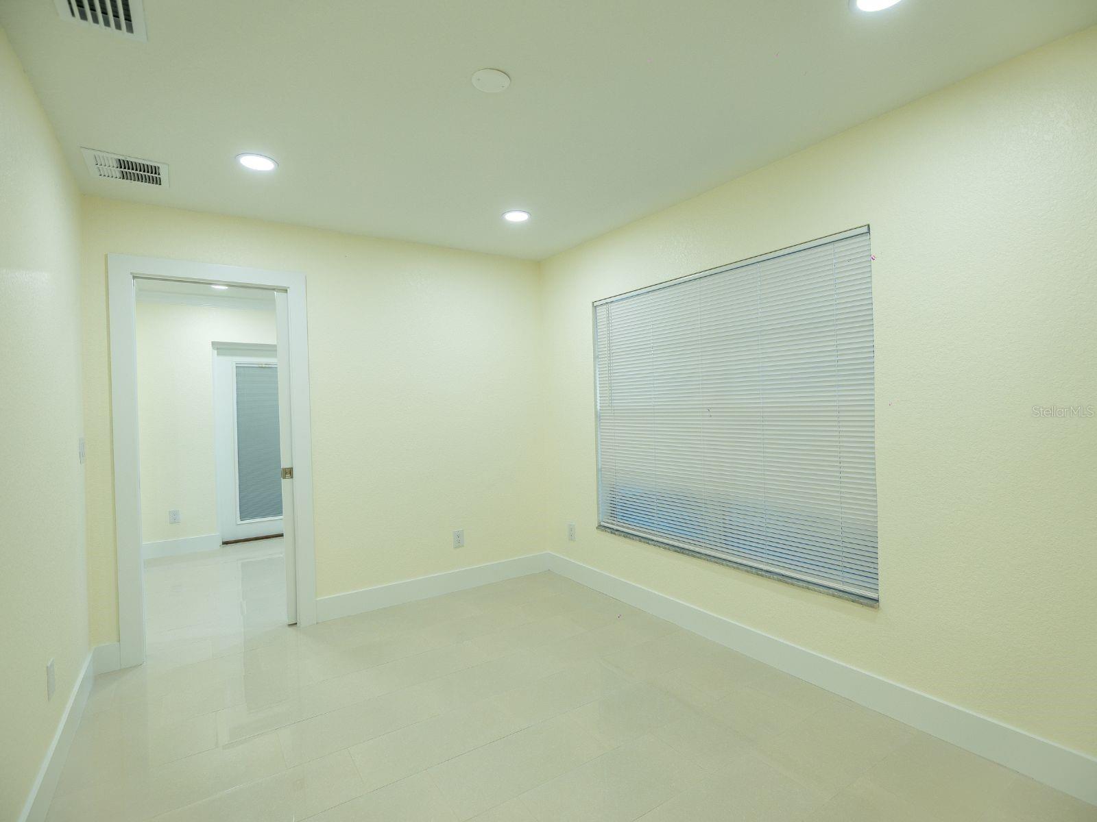 Image 21 of 29 For 1711 Ironwood Court E